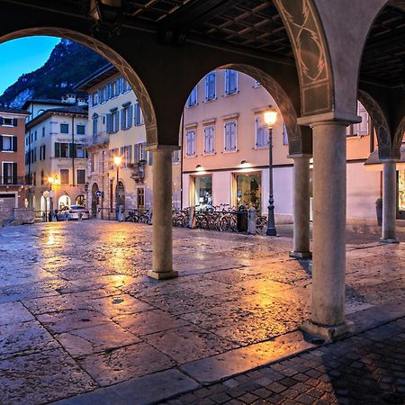 Nido Sui Tetti Di Riva Del Garda - Happy Rentals Extérieur photo
