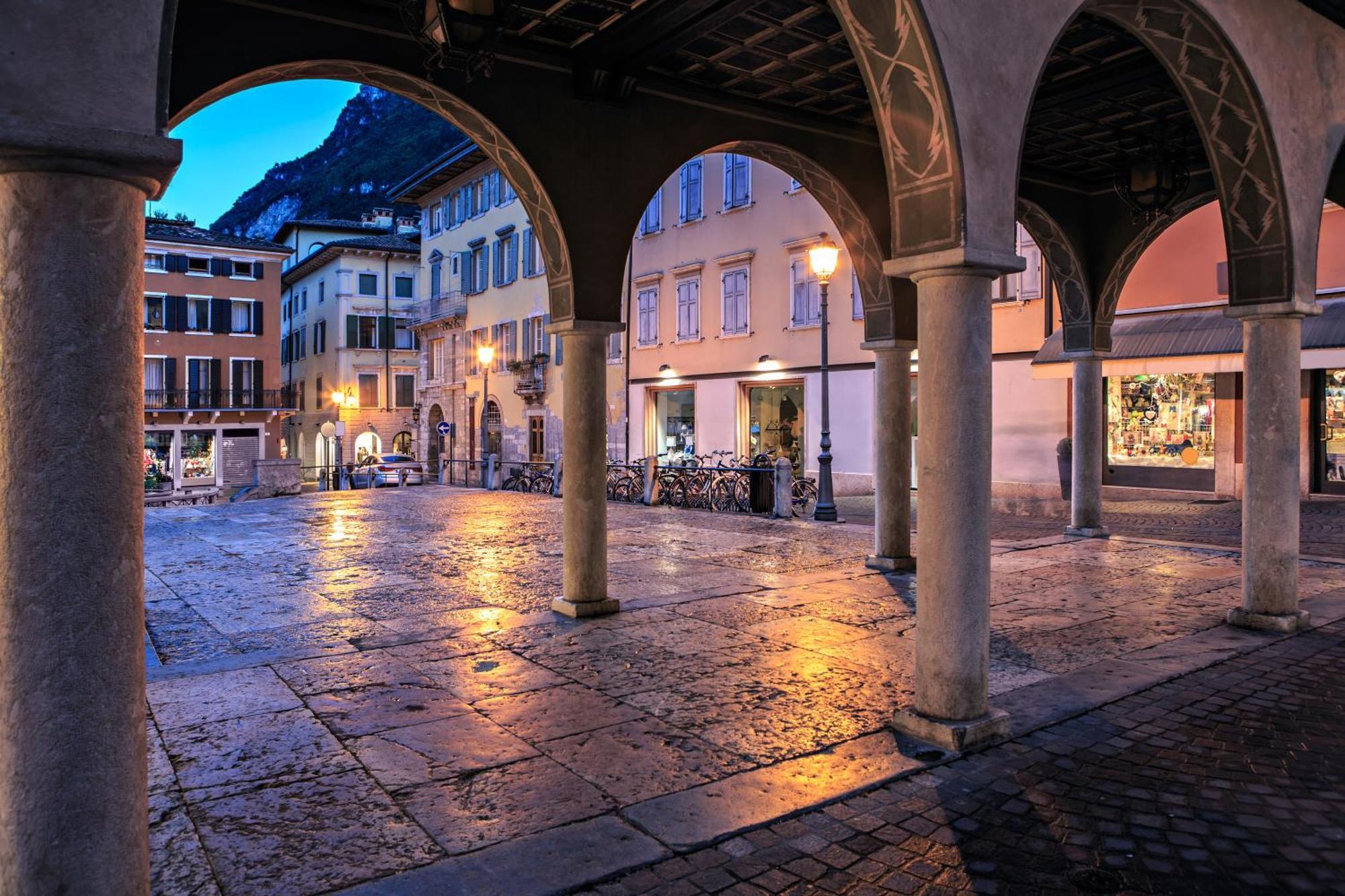 Nido Sui Tetti Di Riva Del Garda - Happy Rentals Extérieur photo