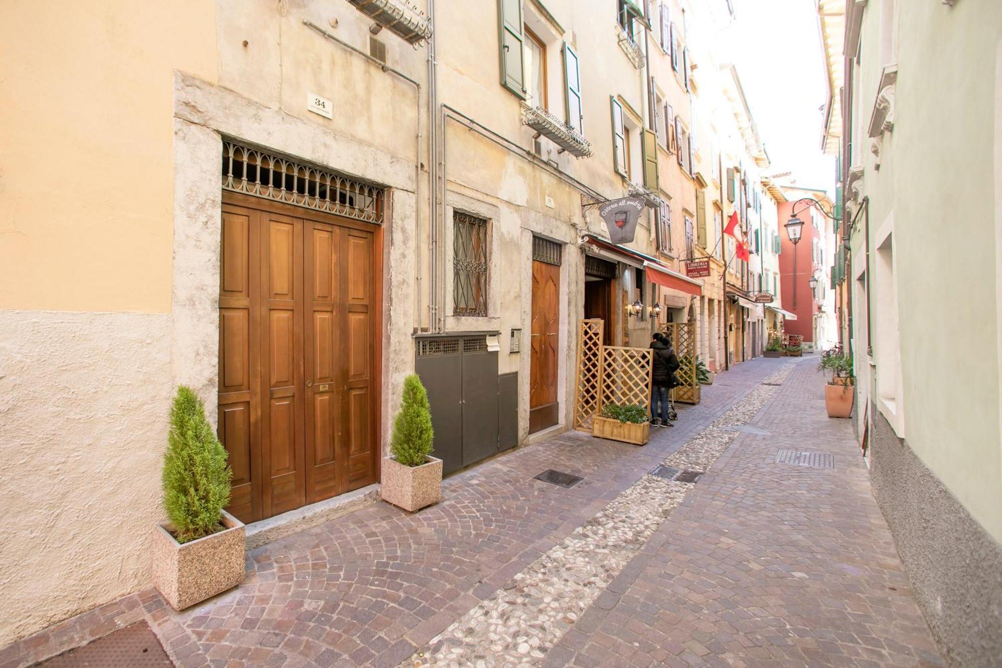 Nido Sui Tetti Di Riva Del Garda - Happy Rentals Extérieur photo