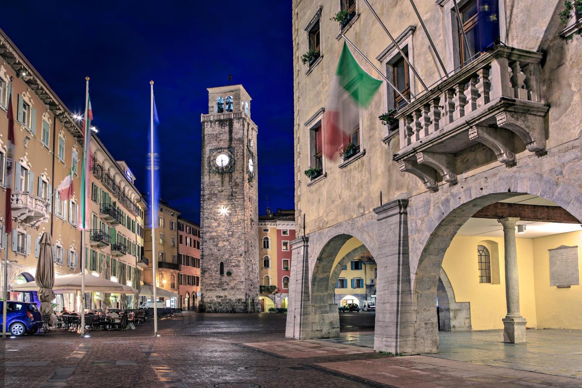Nido Sui Tetti Di Riva Del Garda - Happy Rentals Extérieur photo